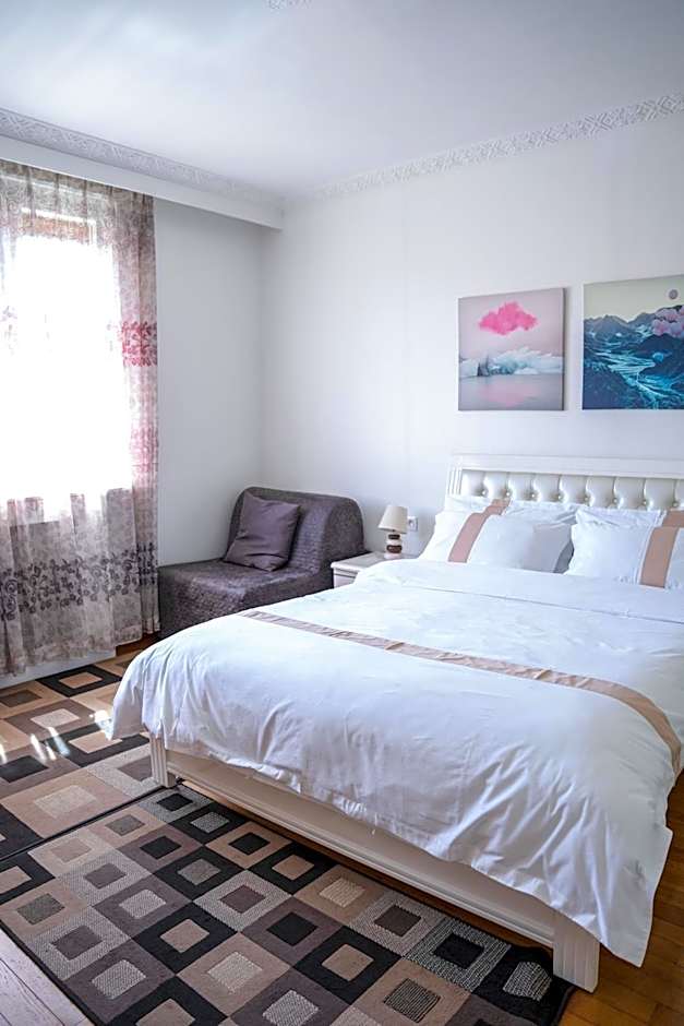 La Maison Charentonneau