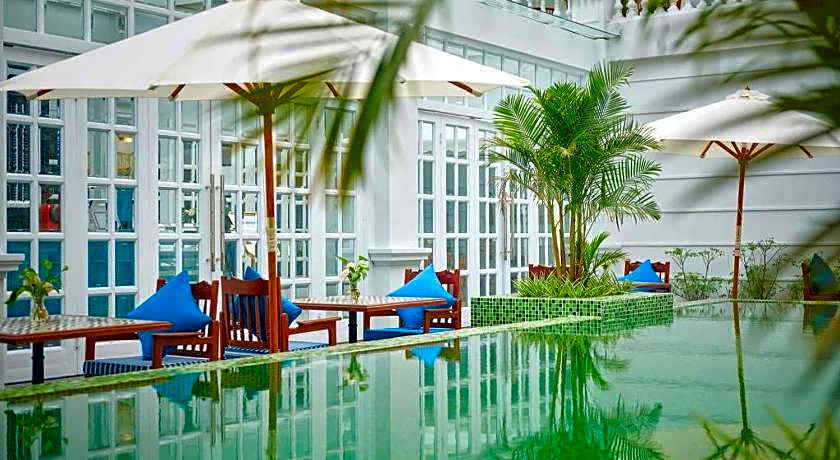 Manoir Des Arts Hotel