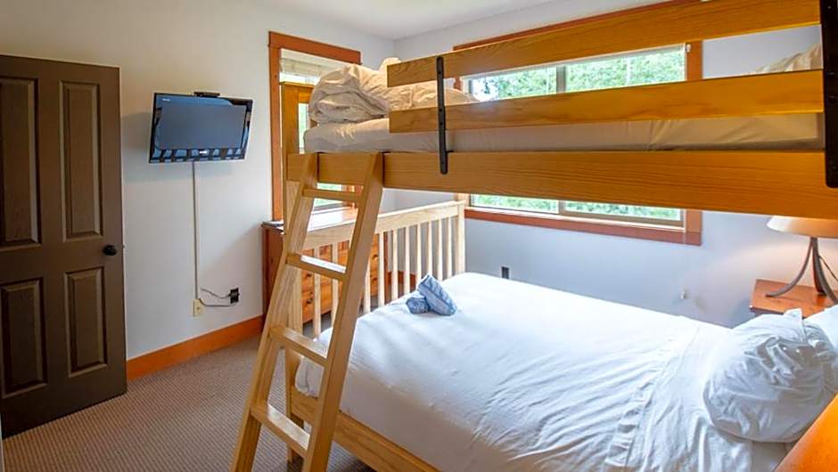 Timberline Lodges by Fernie Lodging Co