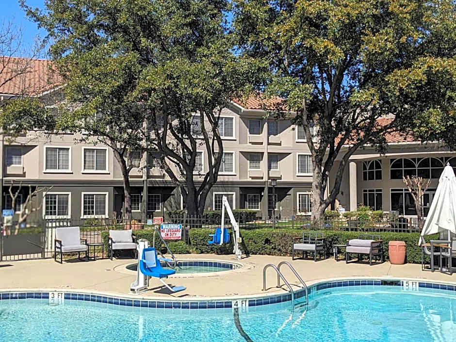 La Quinta Inn & Suites by Wyndham Dallas Dfw Airport North