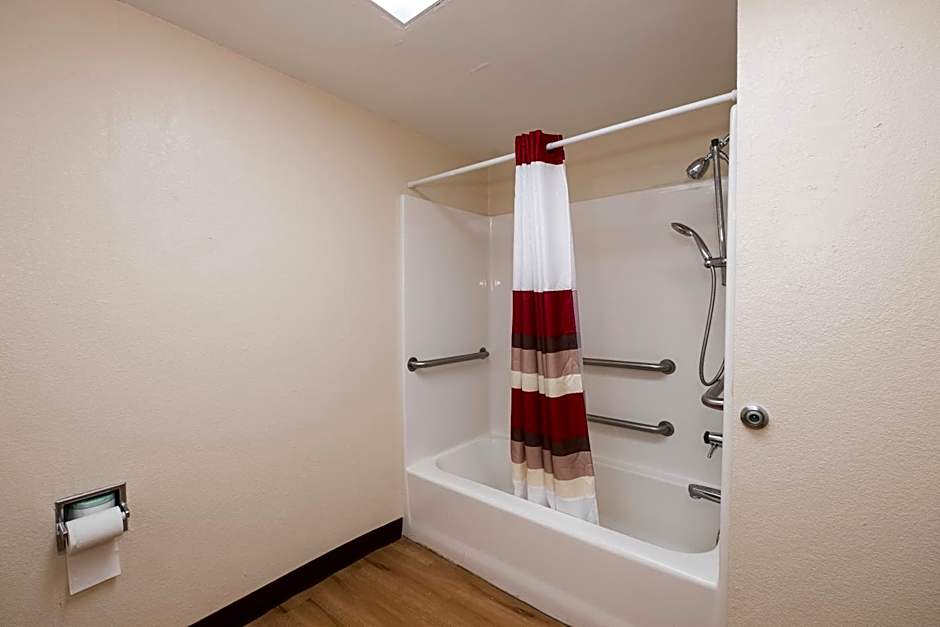 Red Roof PLUS & Suites Opelika