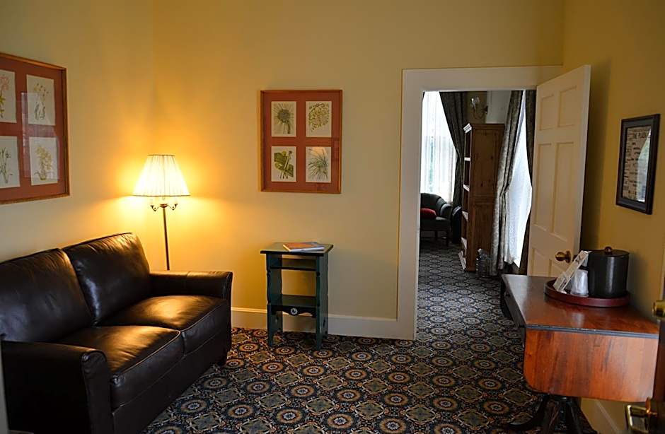Historic Plaza Hotel