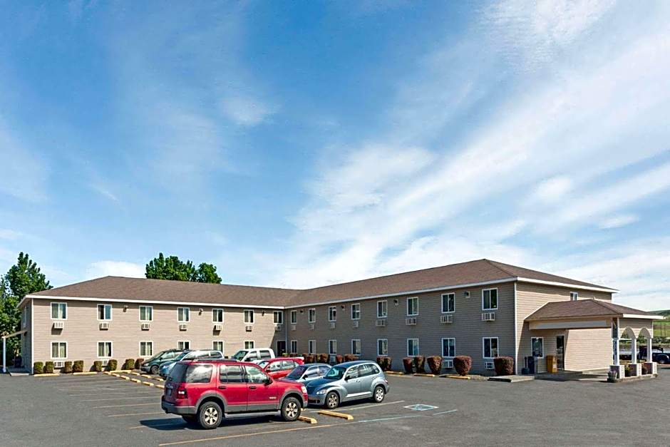 Super 8 by Wyndham Lewiston