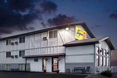 Super 8 by Wyndham Winona MN