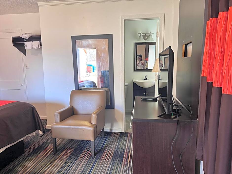 OYO Palm Leaf Motel