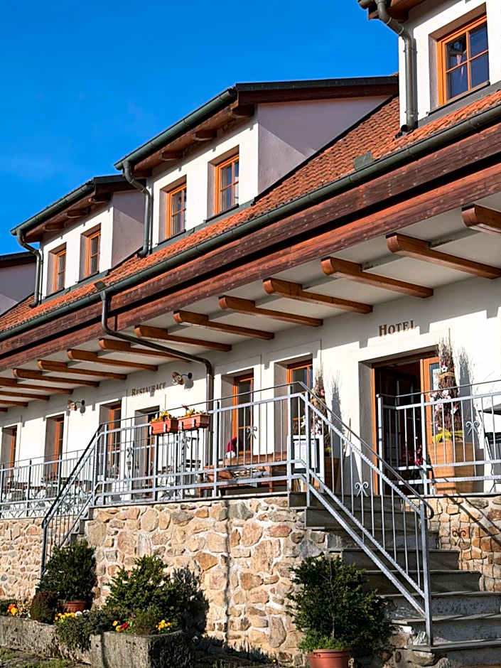 Hotelový a jezdecký areál Dvůr Krutěnice