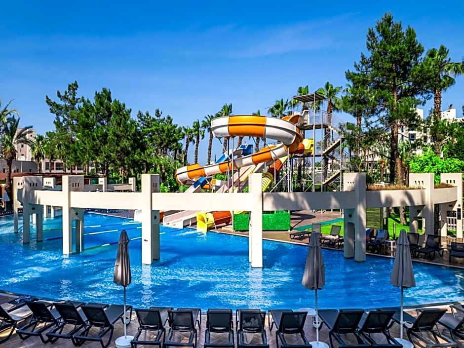 Queen's Park Resort Goynuk