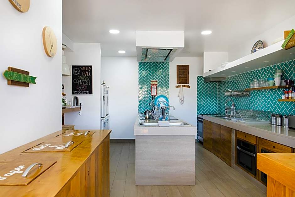Good Feeling Hostel & Guest House