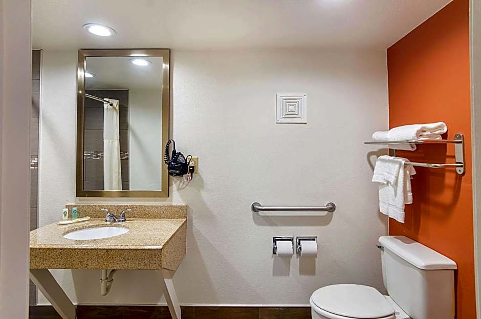 Quality Inn East