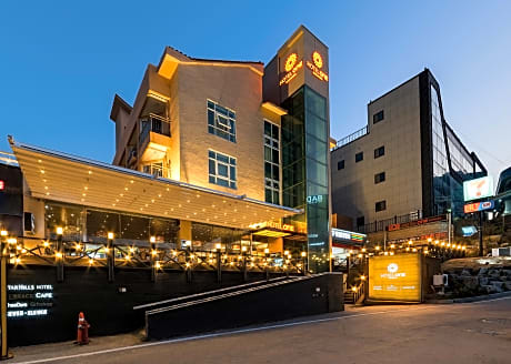 Benikea Chaeseokgang StarHills Hotel
