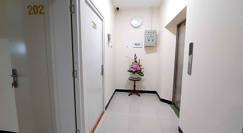 Rons City Hotel near Simpang Lima Semarang Mitra RedDoorz