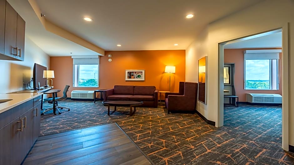 Holiday Inn & Suites - Atlanta N - Chamblee Dunwoody , an IHG Hotel