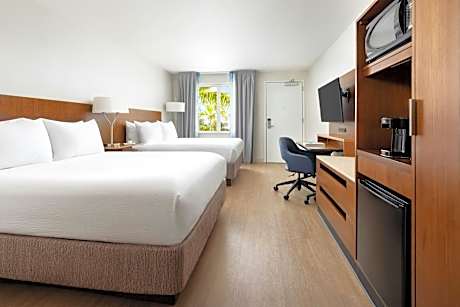 Deluxe Queen Room with Two Queen Beds, Garden View and Bathtub - Mobility Access/Hearing Accessible