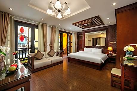 Ancient Suite with Balcony