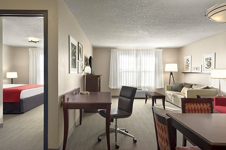 Country Inn & Suites by Radisson, Kansas City at Village West, KS