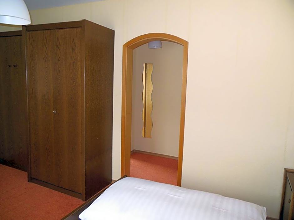 Photo 1 of 5 of Double Room Street Side
