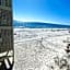 COUPLES GETAWAY, HONEYMOON SWEET, Perfectly Cozy Beach Front Condo with kitchen, pool, free parking,CHECK-IN AT DOOR