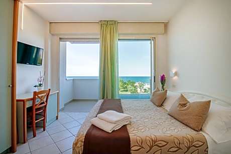 Sea Front Apartment with Balcony