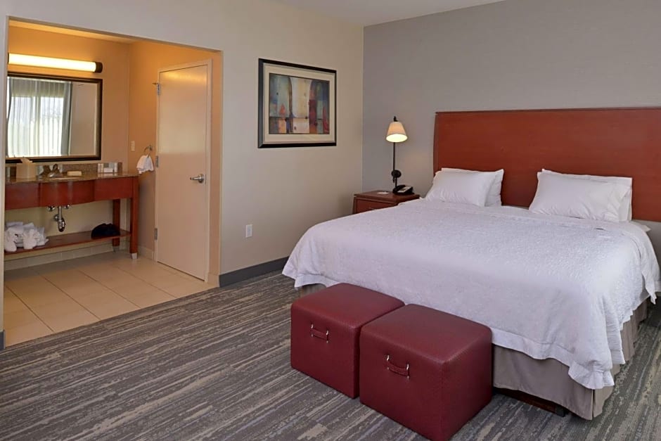 Hampton Inn By Hilton And Suites Bakersfield North-Airport