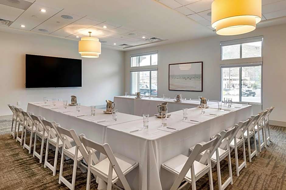 Cambria Hotel Calabasas - Malibu