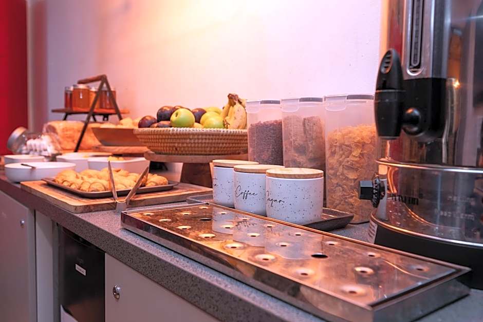 Urban Nomad Potts Point - 18 to 39 only