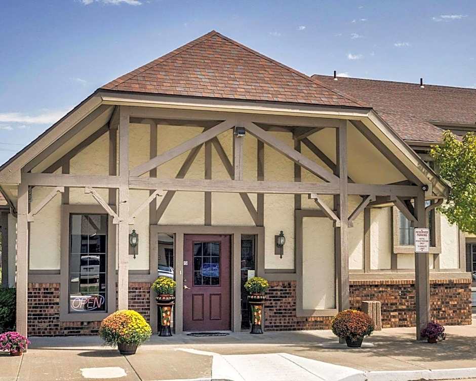 Econo Lodge University