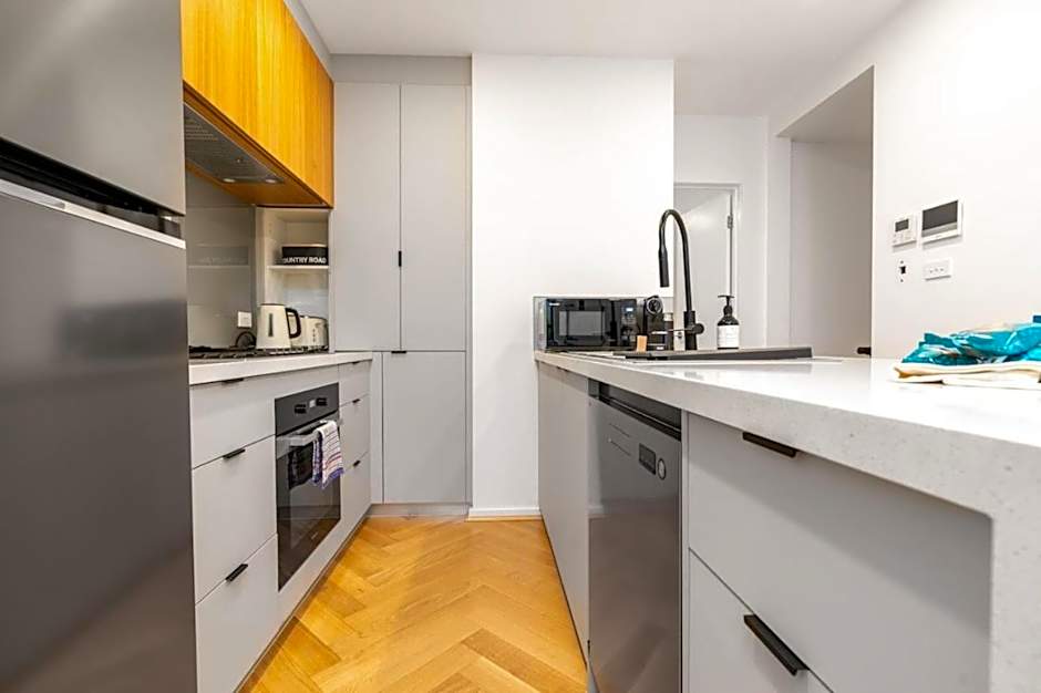 2-Storey Lumiere Townhouse with Private Courtyard - Hosted by Canstay