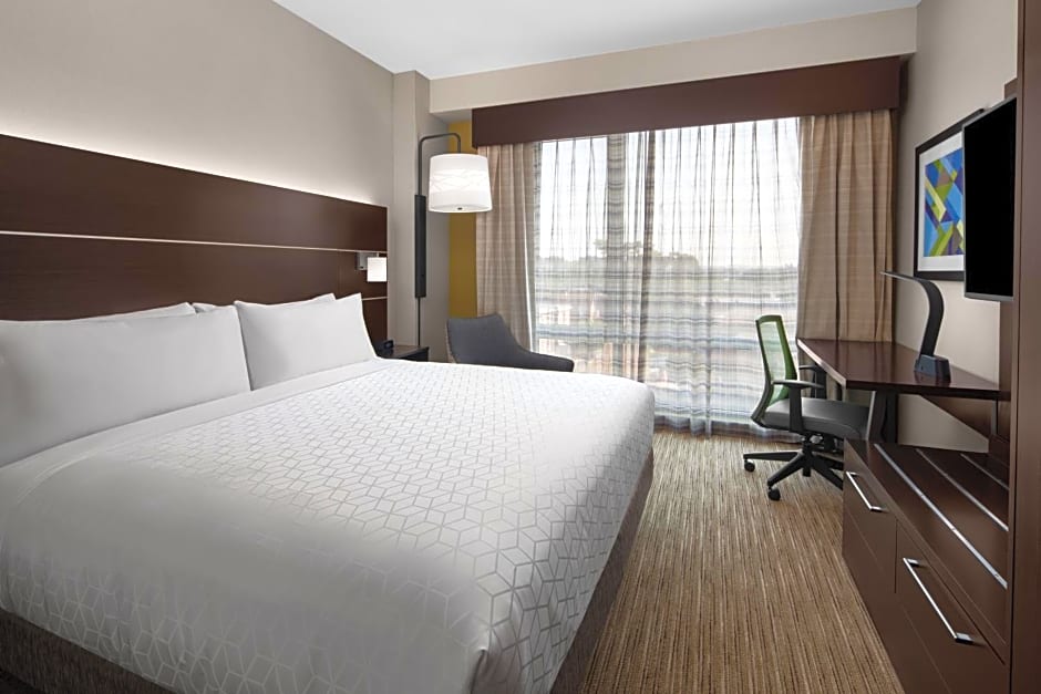 Holiday Inn Express and Suites Woodside Queens NYC