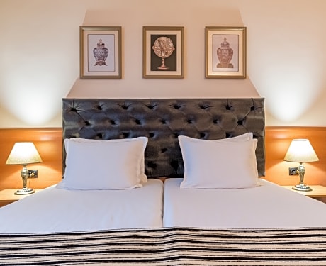 One-Bedroom Apartment with Balcony