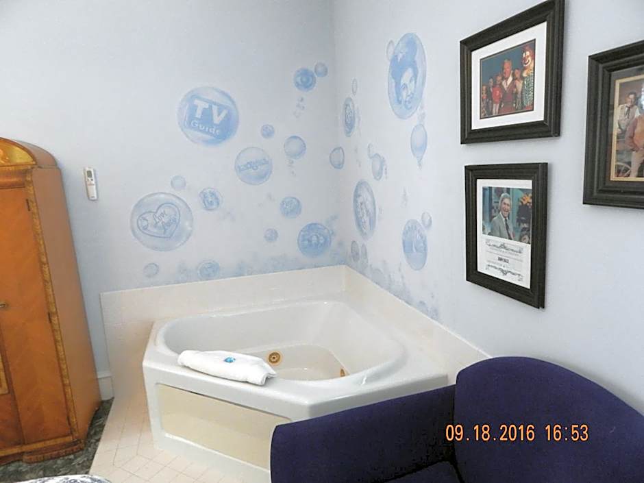 Photo 1 of 4 of Deluxe 1 King Bed