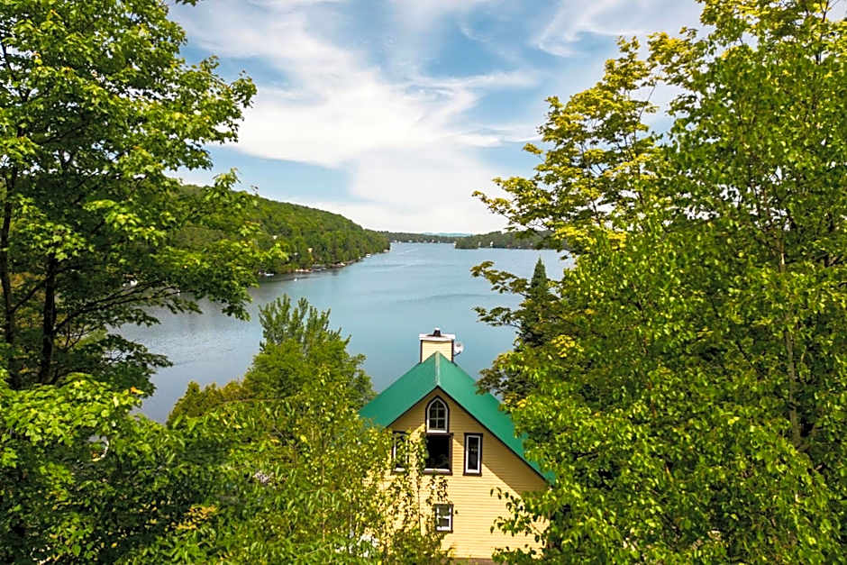 Rustic Waterfront Chalet Panoramic View and Spa