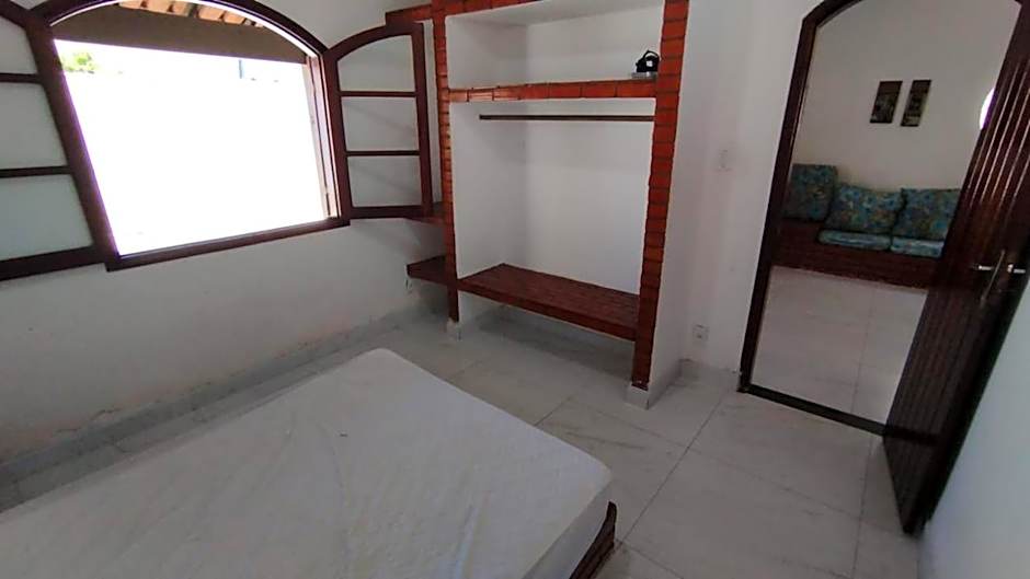 CASA 7 qts sendo 4 suites, Piscina Churrasqueira 200 m praia Anjos