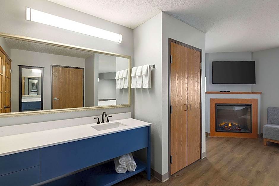 AmericInn by Wyndham Lincoln South