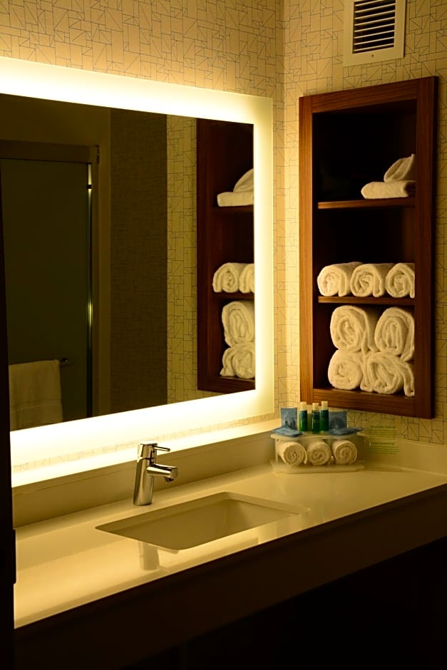 Holiday Inn Express & Suites Lexington Park California By IHG