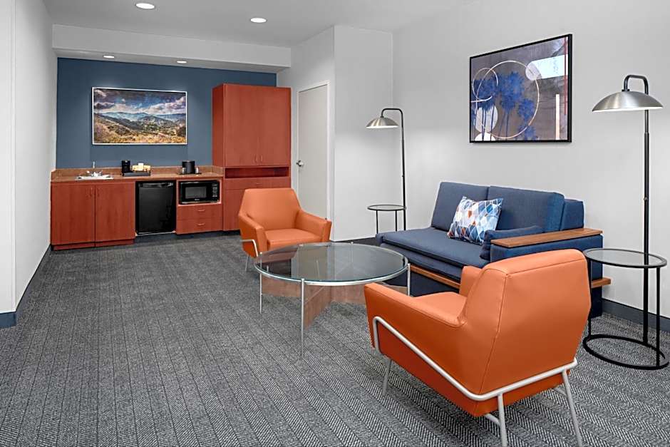 Courtyard by Marriott San Diego Central