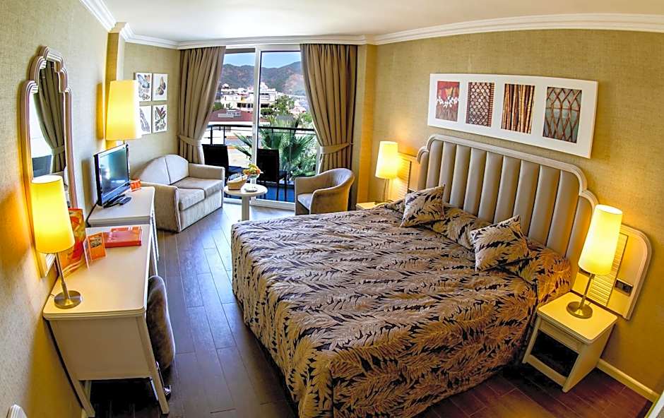 Photo 1 of 5 of Triple Room