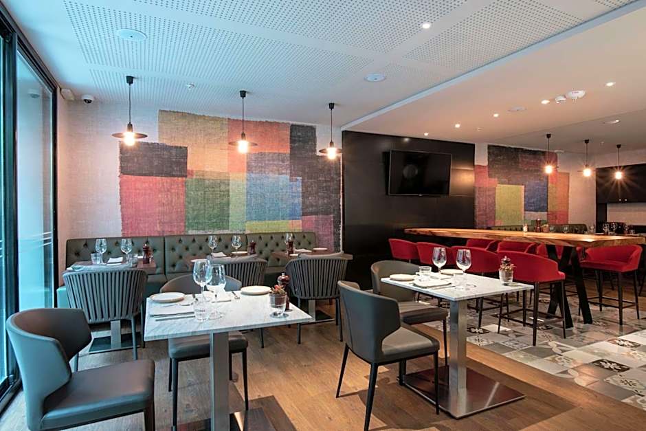 SORO Montevideo, Curio Collection by Hilton