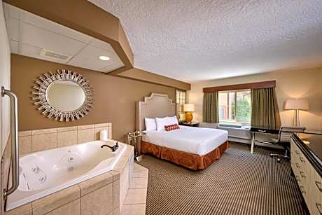 King Suite - Non-Smoking