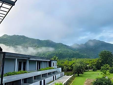 Avartarn Miracles Hotel