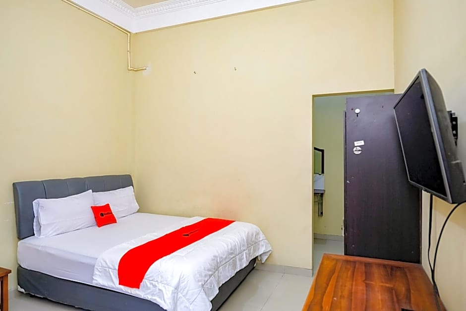 RedDoorz at Kutisari 2 Surabaya