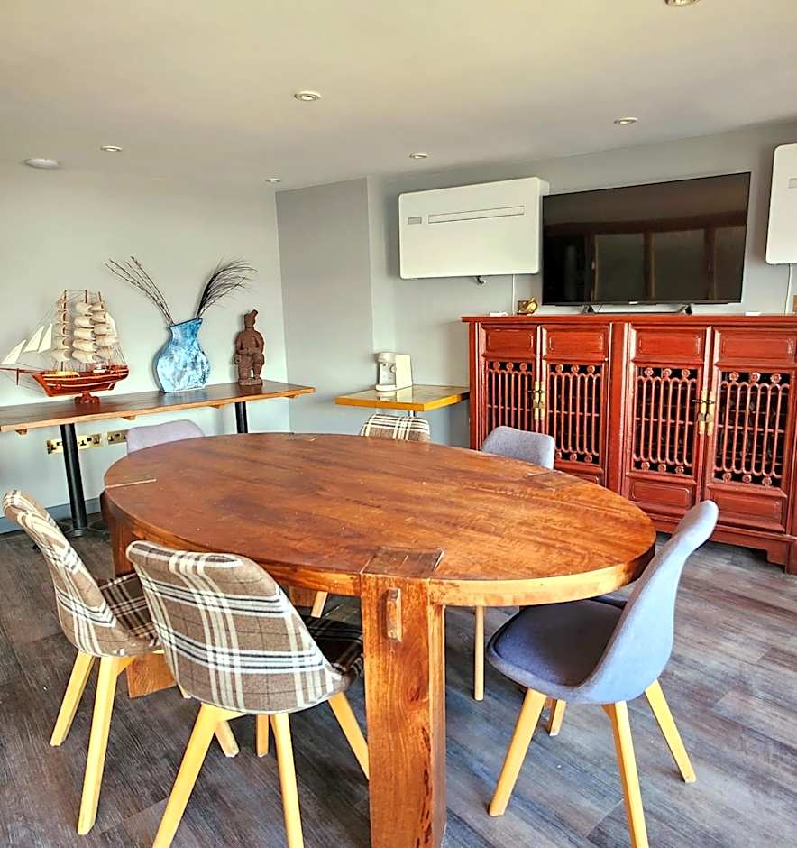 Pinnacle Suites Hotel