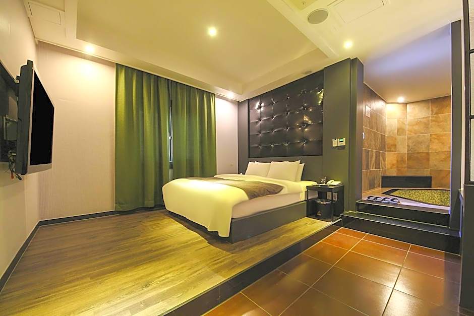 Ever Tourist Hotel