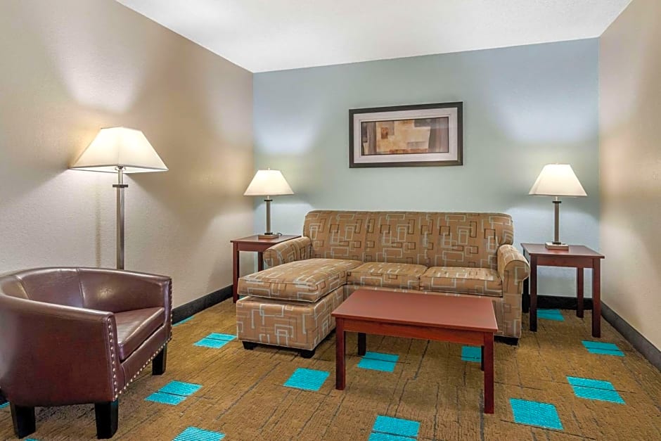 Quality Suites Kansas City International Airport