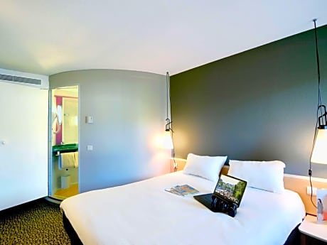 Standard Room with 1 Double Bed