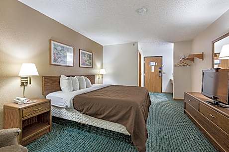 1 King Bed | Suite, Nsmk, Hot Tub, Micfridge