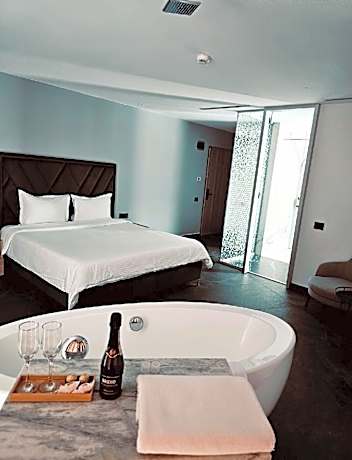Premium Room with Bathtub