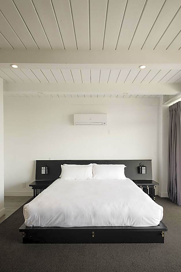 Hollywood Hills Hotel