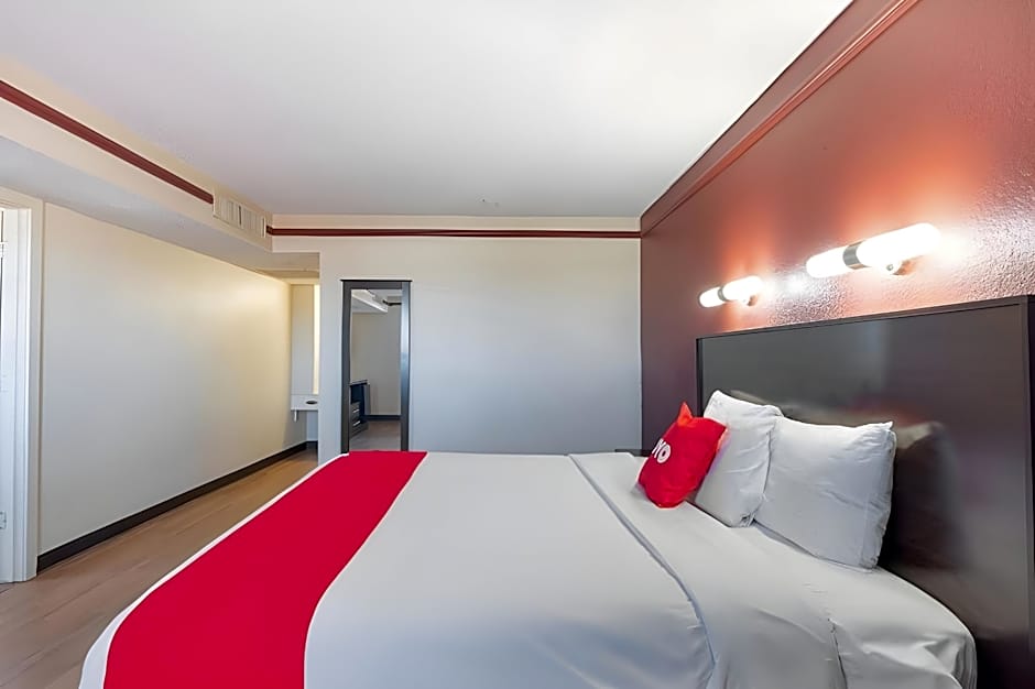 OYO Hotel Tulsa N Sheridan Rd & Airport