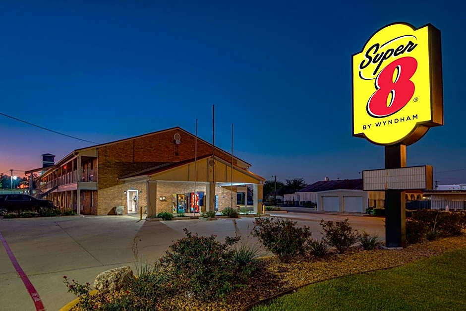 Super 8 by Wyndham Pleasanton