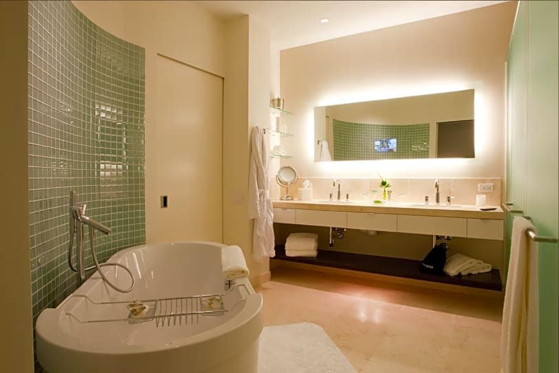 Hotel Arista at CityGate Centre